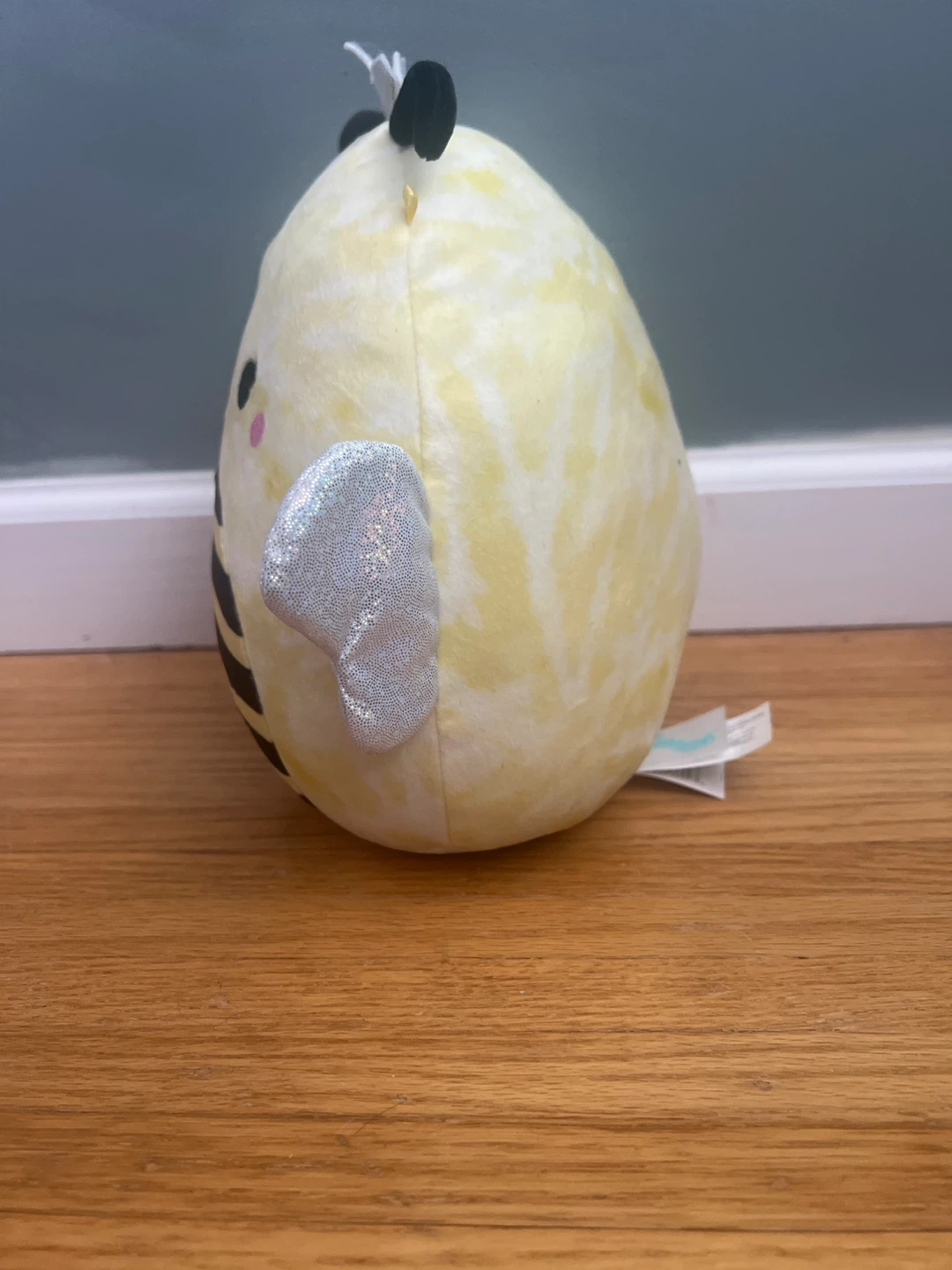 Tie-dye bumble bee squishmallow - photo 2