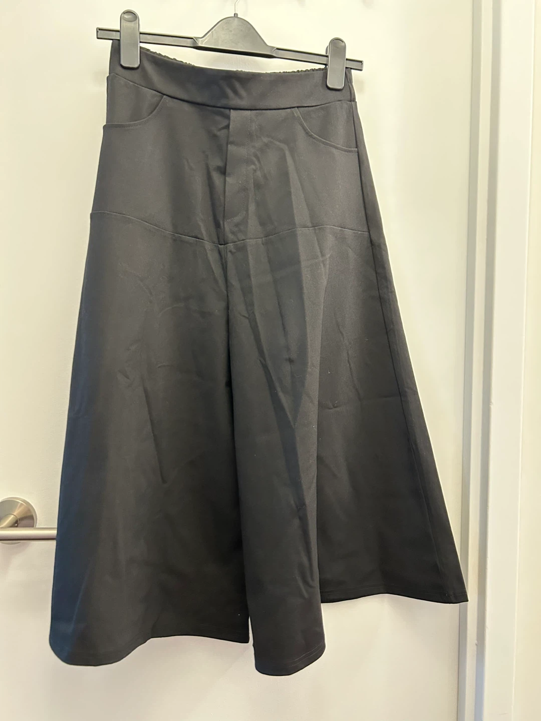NEW- Black Wide-Leg Cropped Pants