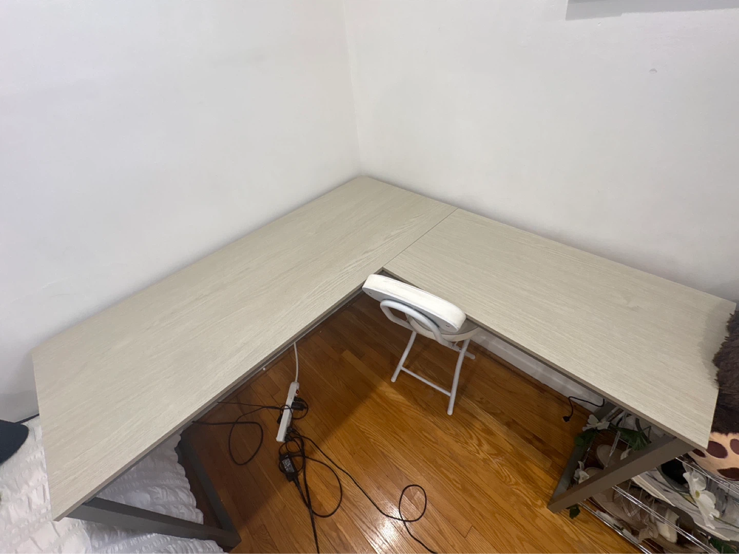 L-shaped corner desk, light wood grain - photo 2