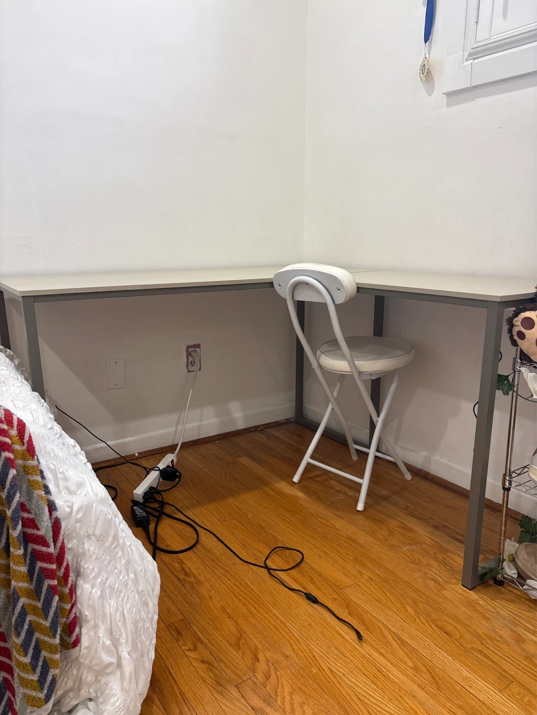 L-shaped corner desk, light wood grain - photo 3