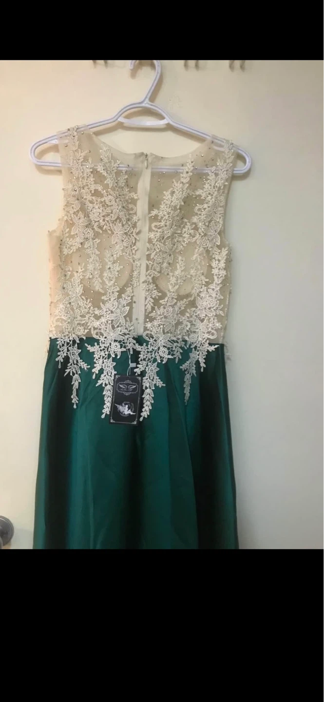 Elegant Emerald Green Lace Top Evening Gown - photo 2