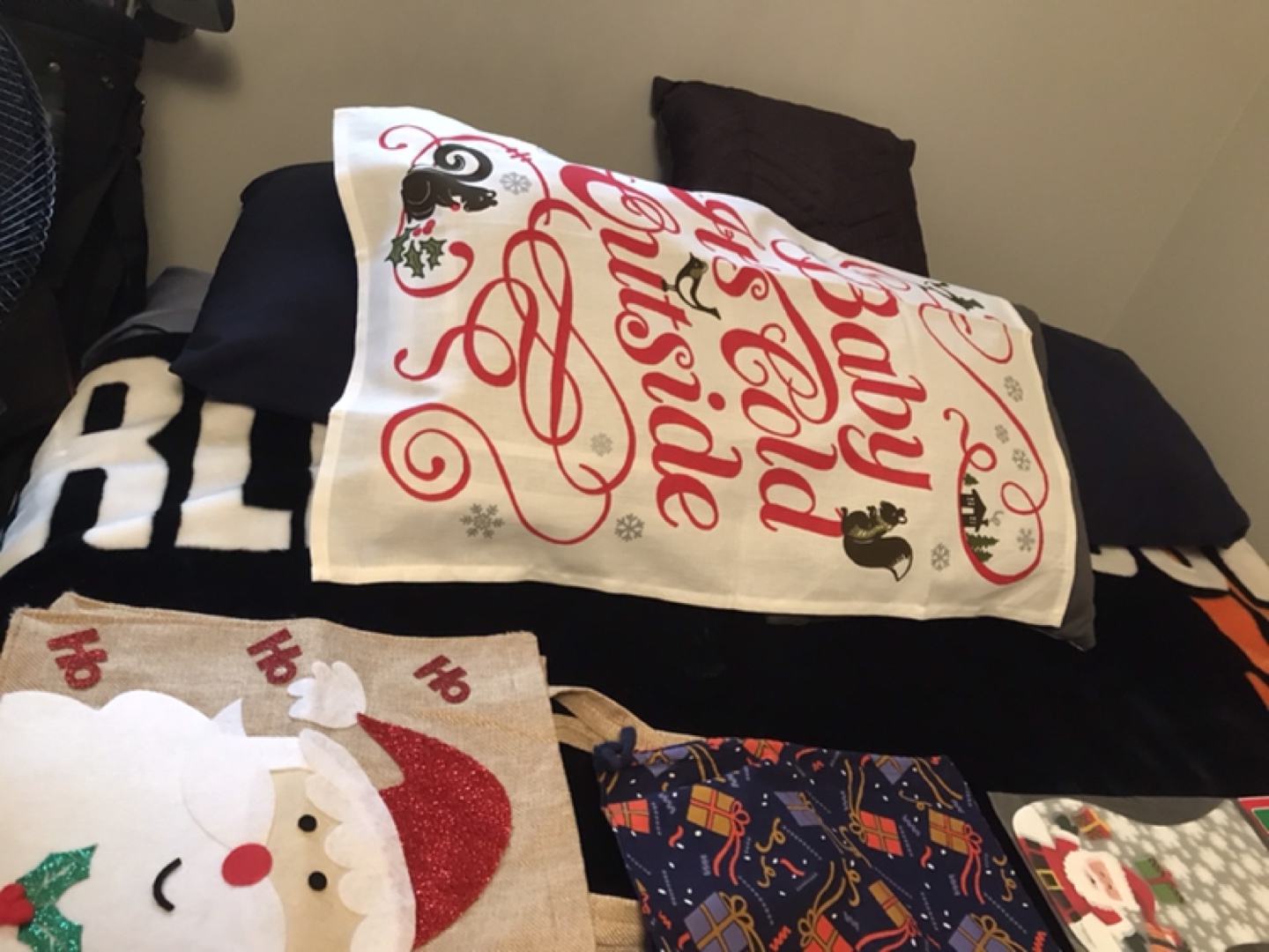 Lot of 32 Christmas bags