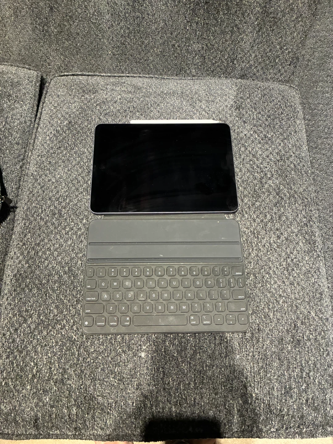 Apple iPad Air (5th Gen) 256GB Wi-Fi with Keyboard and Pencil - photo 2