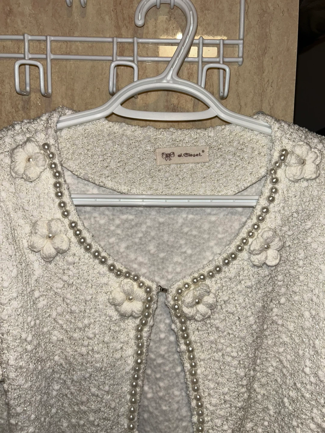 Elegant White Cardigan with Pearl and Flower Embellishments - photo 2