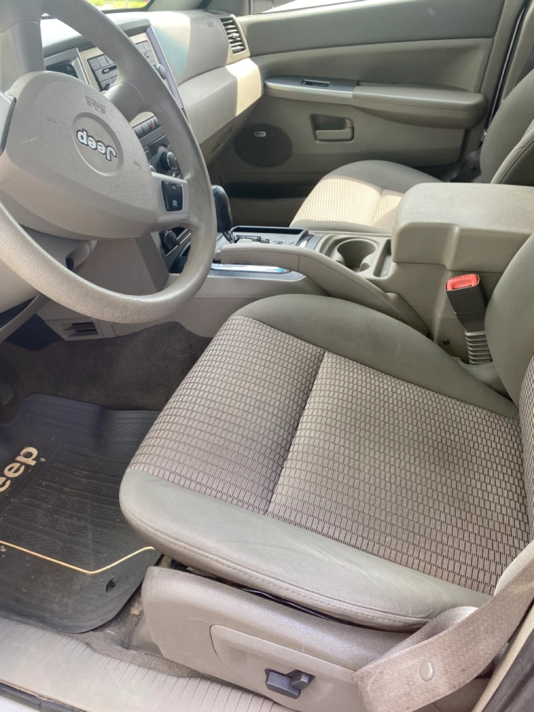 Jeep Grand Cherokee SUV - photo 3
