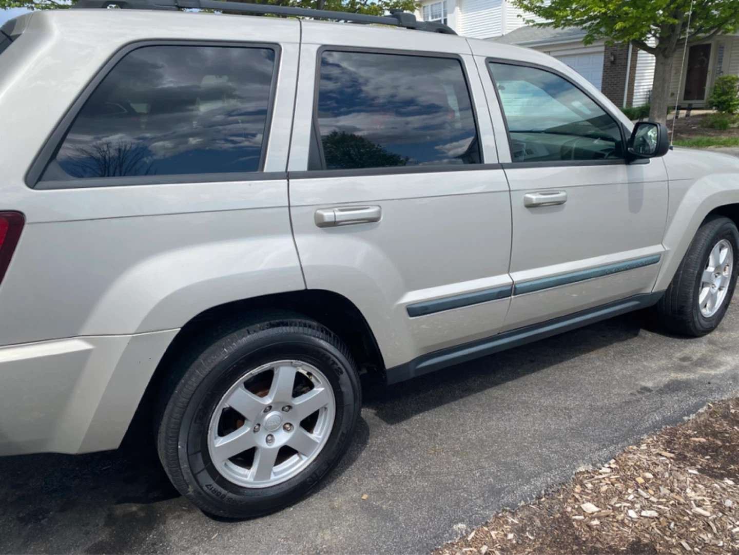 Jeep Grand Cherokee SUV - photo 2