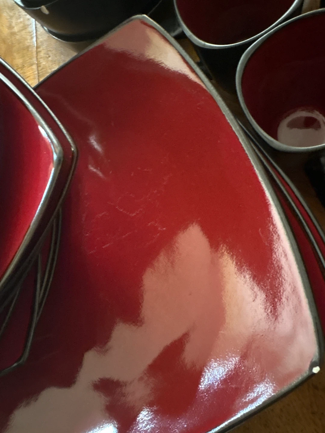 Red and Black Dinnerware Set - photo 4