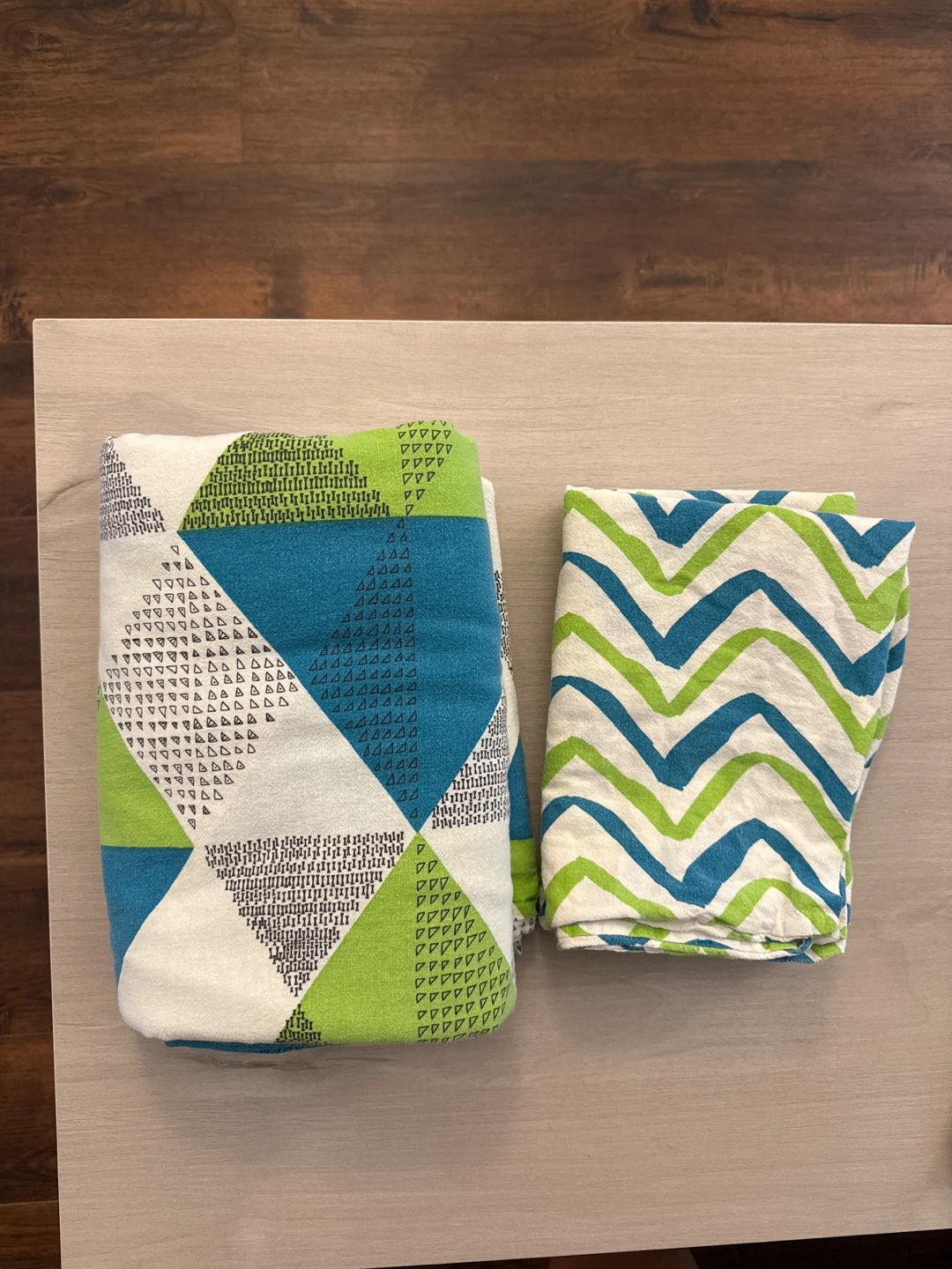 Queen bed sheet + pillow covers
