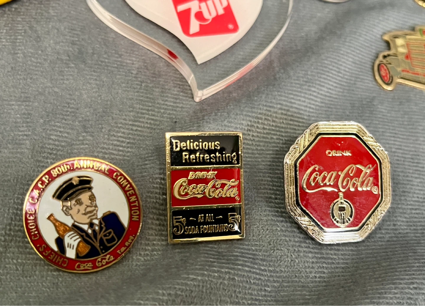 Lot of Coke Pepsi Coca-Cola 7-Up pins, badges,/buttons keychains - photo 2