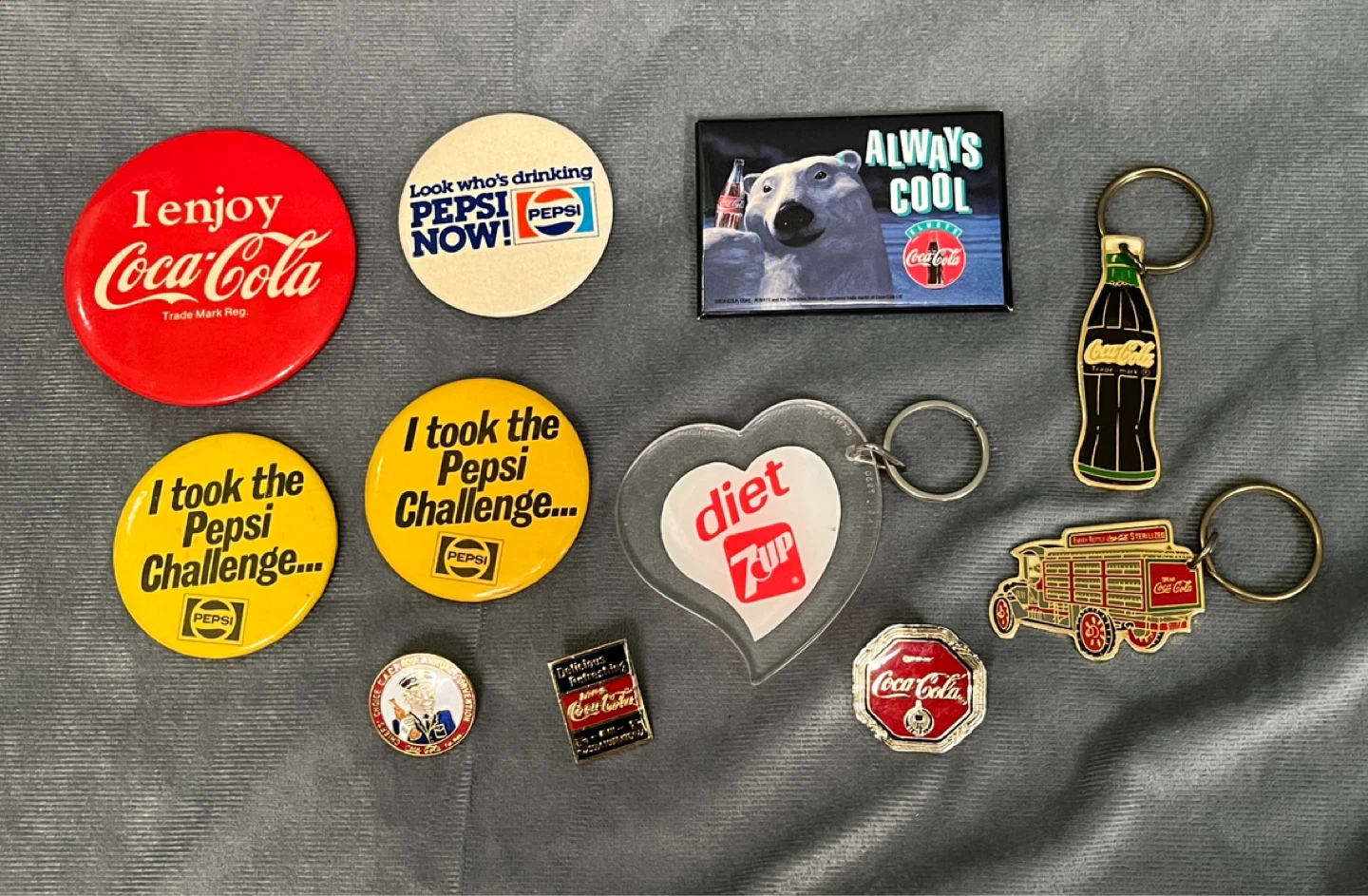 Lot of Coke Pepsi Coca-Cola 7-Up pins, badges,/buttons keychains