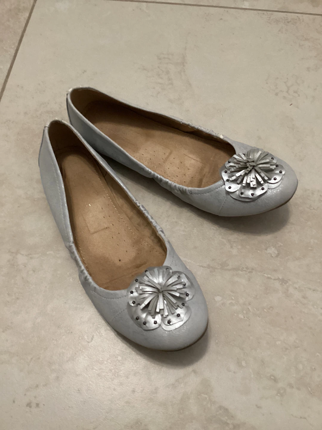 NATURALIZER SILVER BALLET FLATS