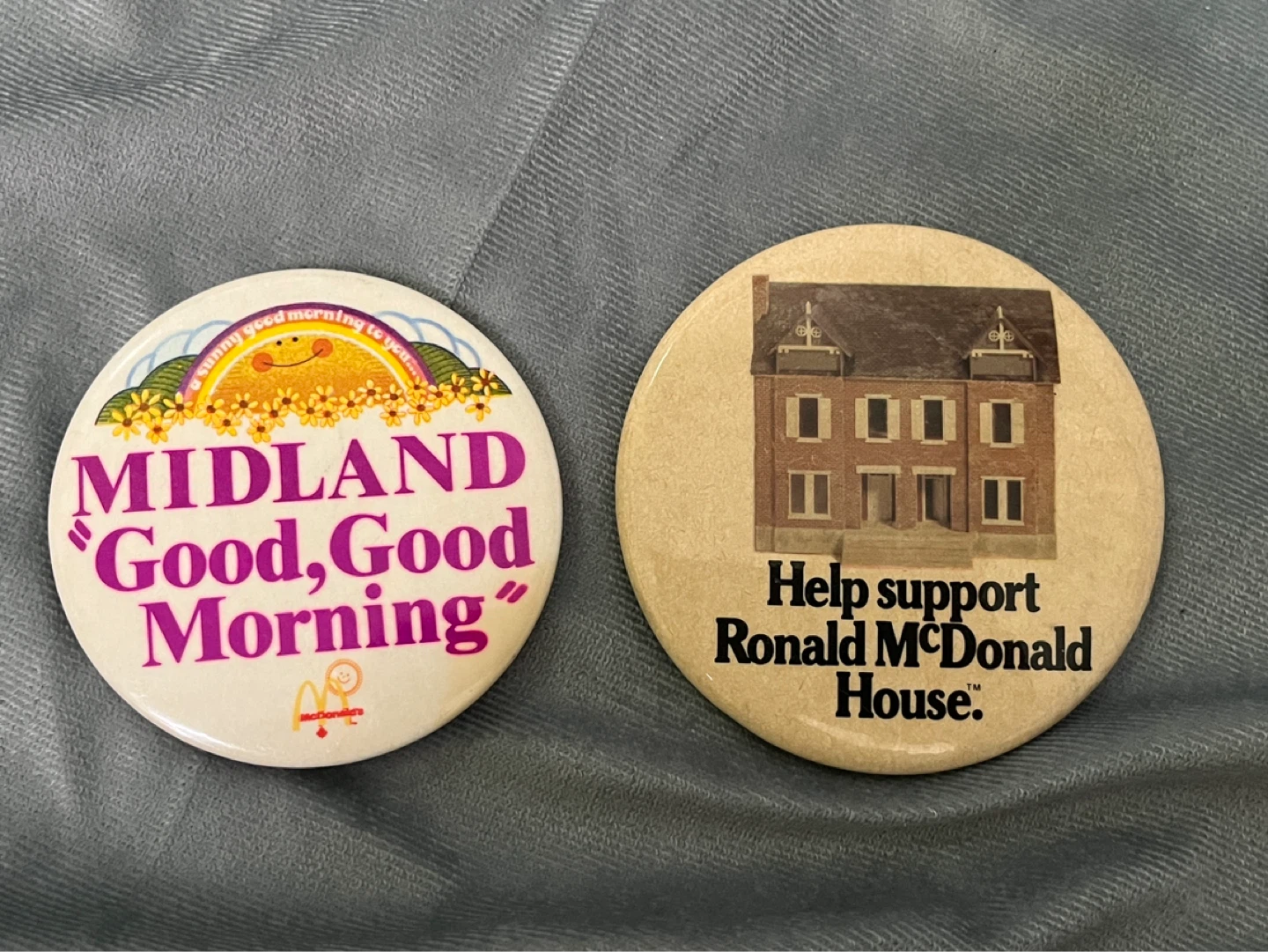 Lot of vintage McDonald’s pins/badges/buttons - photo 4