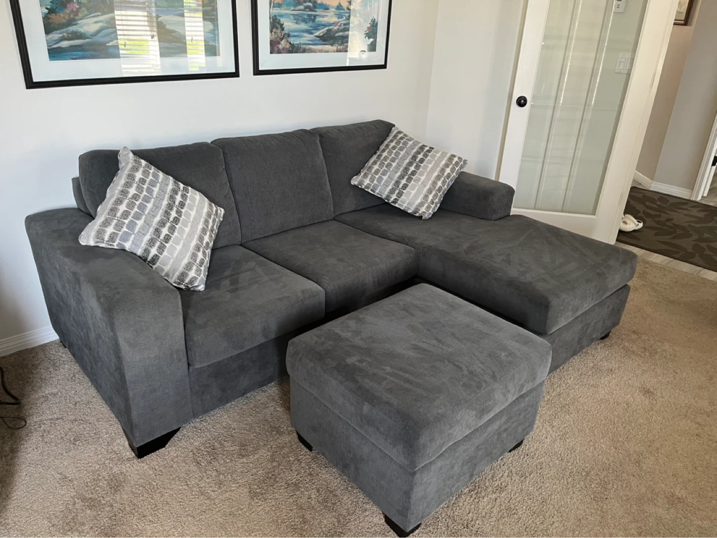 Price reduced Sectional w/ Reversible Chaise + Ottoman - photo 4