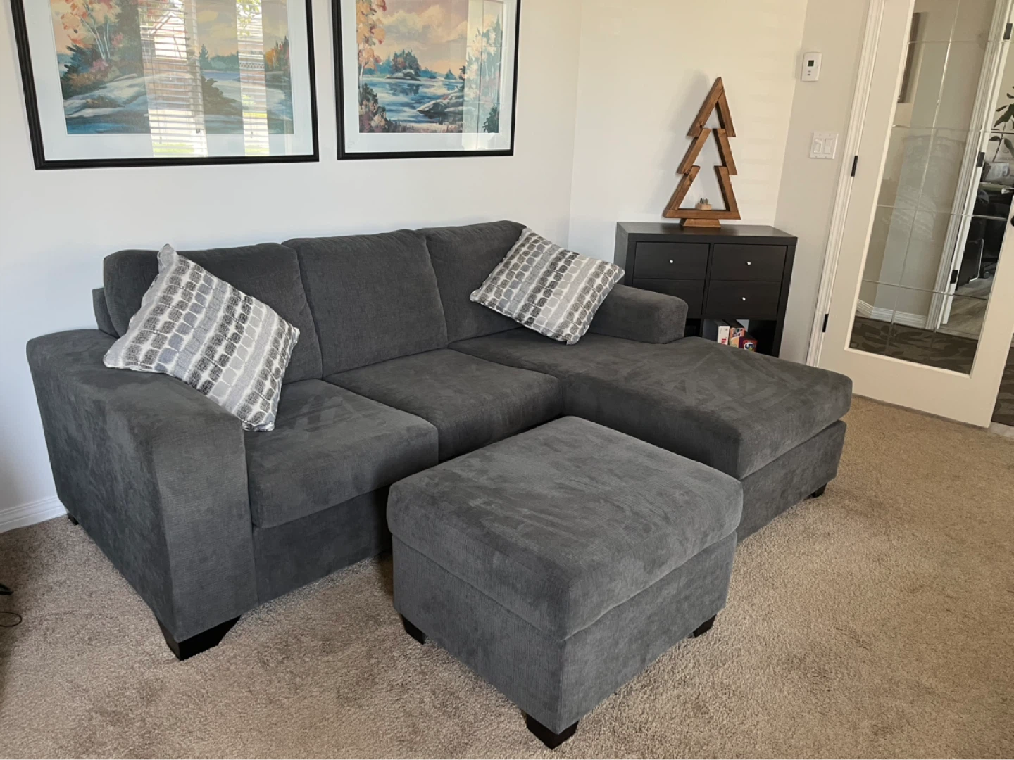 Price reduced Sectional w/ Reversible Chaise + Ottoman