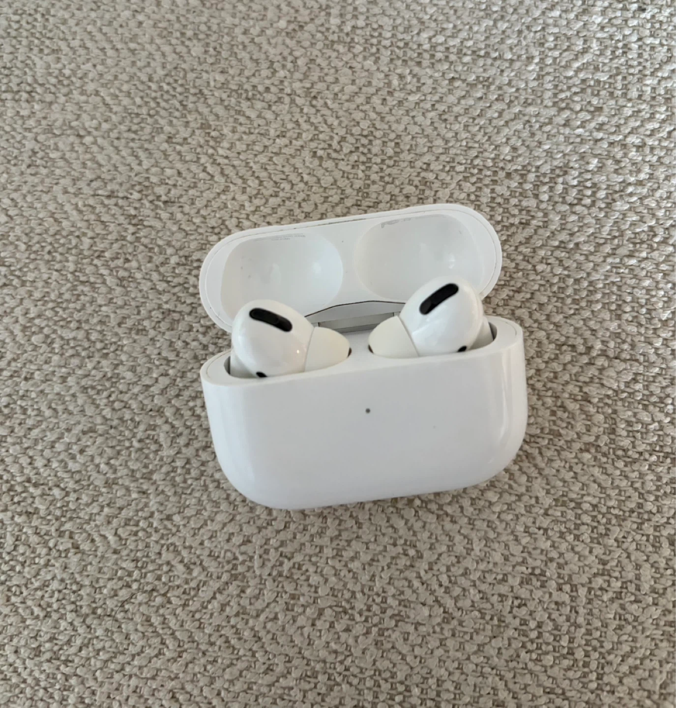 AirPods Pro (1st Gen) - Great condition, fully working, clean - photo 3