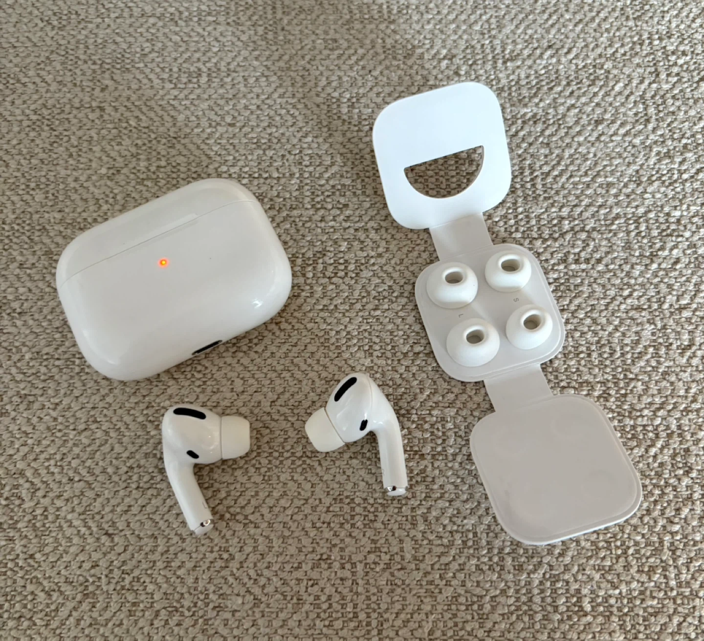 AirPods Pro (1st Gen) - Great condition, fully working, clean