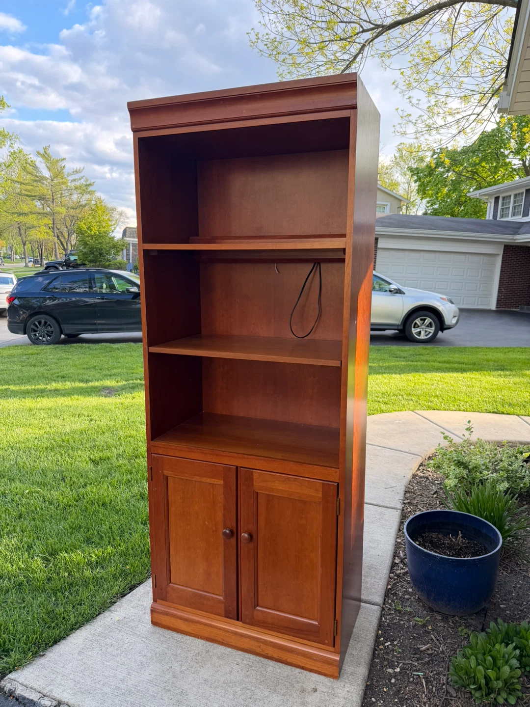 Hooker Furniture Bookcase with Cabinet Doors - photo 3