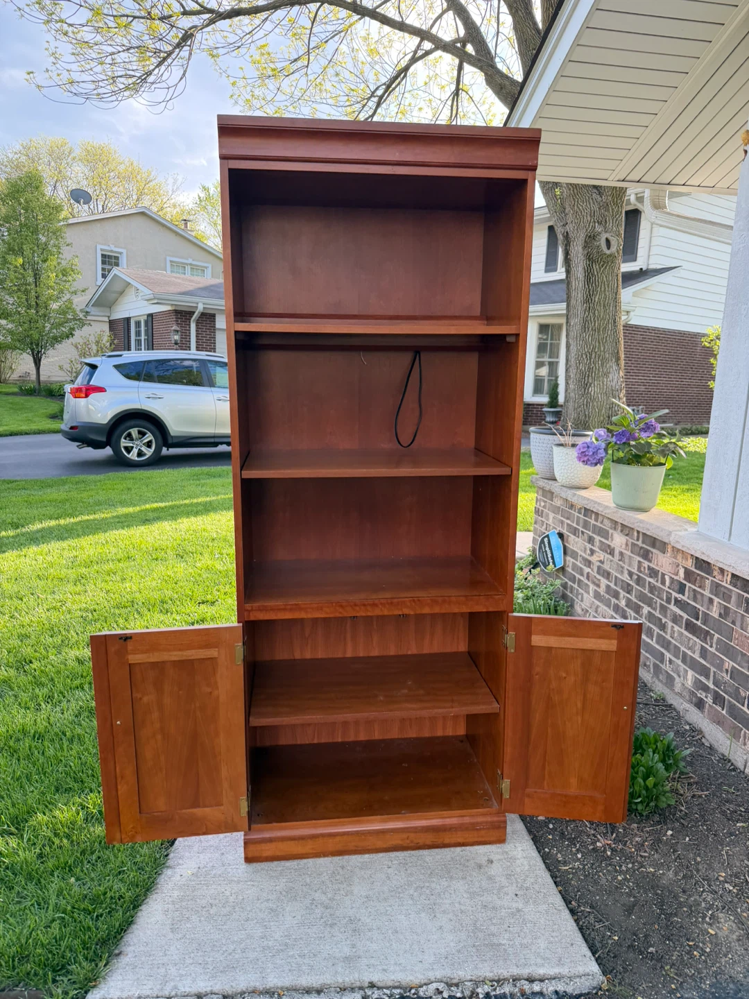 Hooker Furniture Bookcase with Cabinet Doors - photo 4