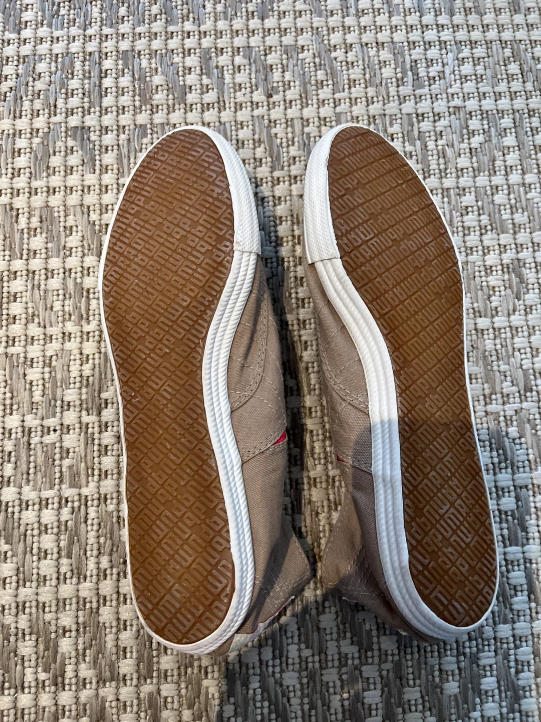Puma slip on sneaker size 9. - photo 2