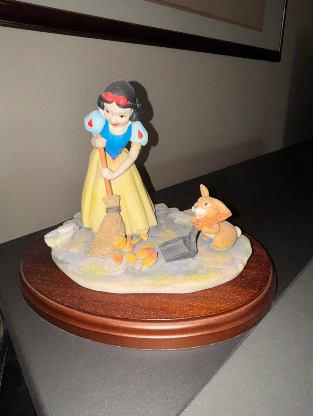 Disney Snow White & Seven Dwarfs Figurines - photo 2