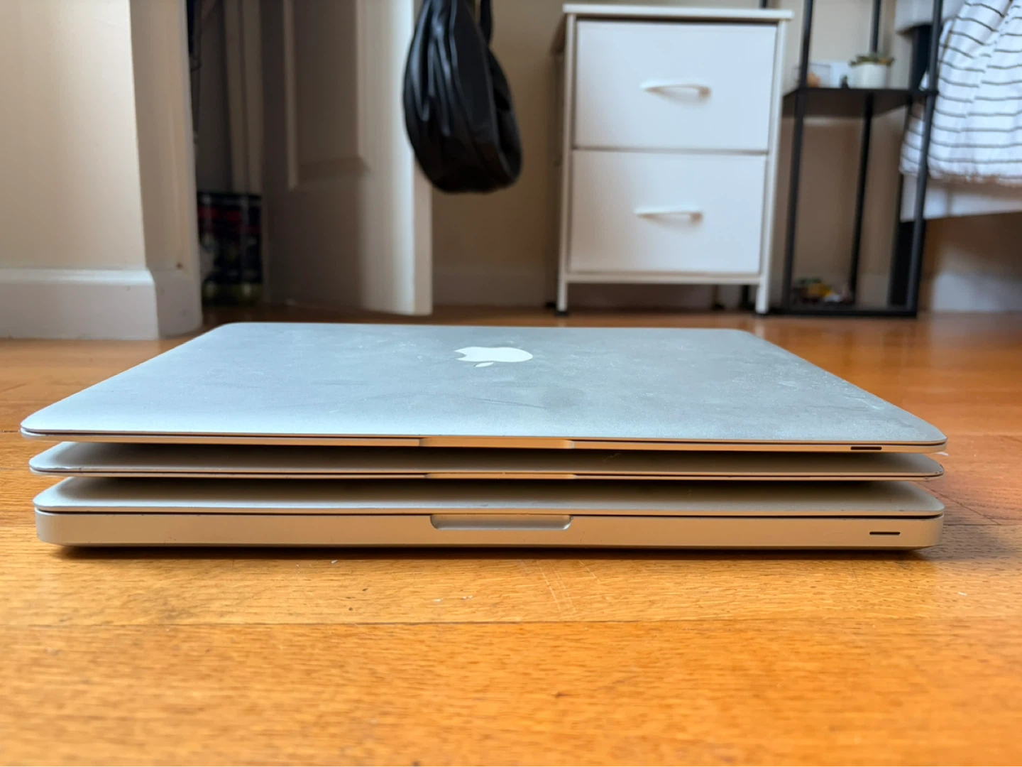 Apple MacBook Laptops (3-Pack) - photo 2