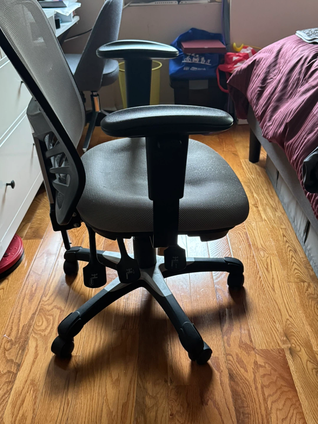 Ergonomic Mesh Office Chair - photo 4