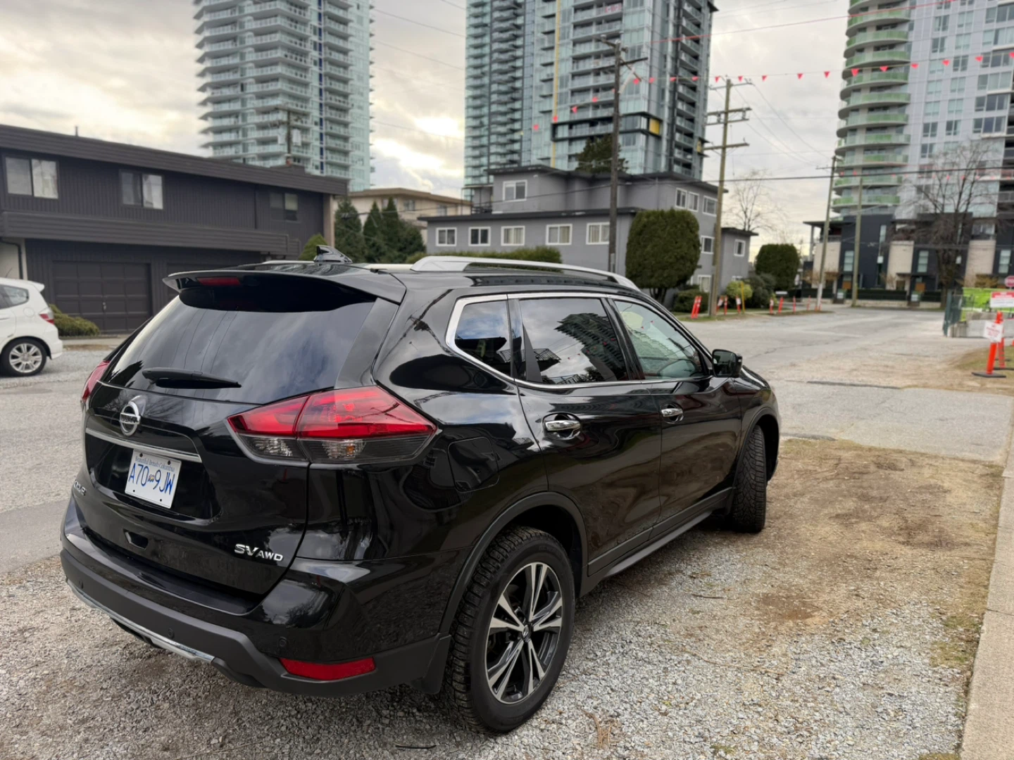 Black Nissan Rogue SV AWD 2020 - photo 3