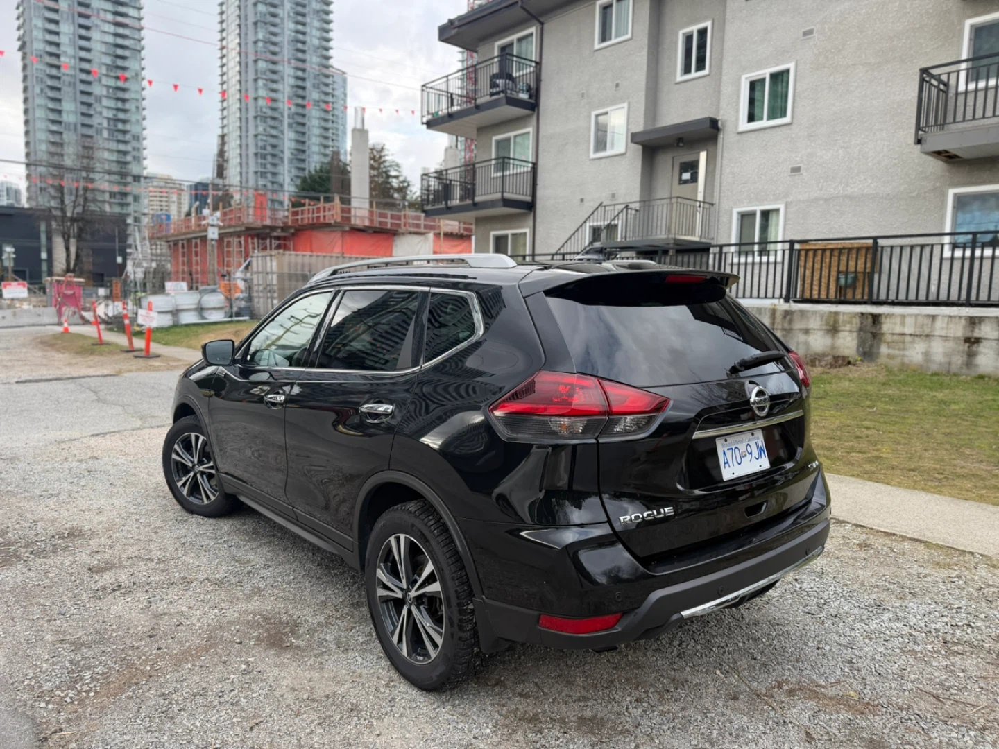 Black Nissan Rogue SV AWD 2020 - photo 4