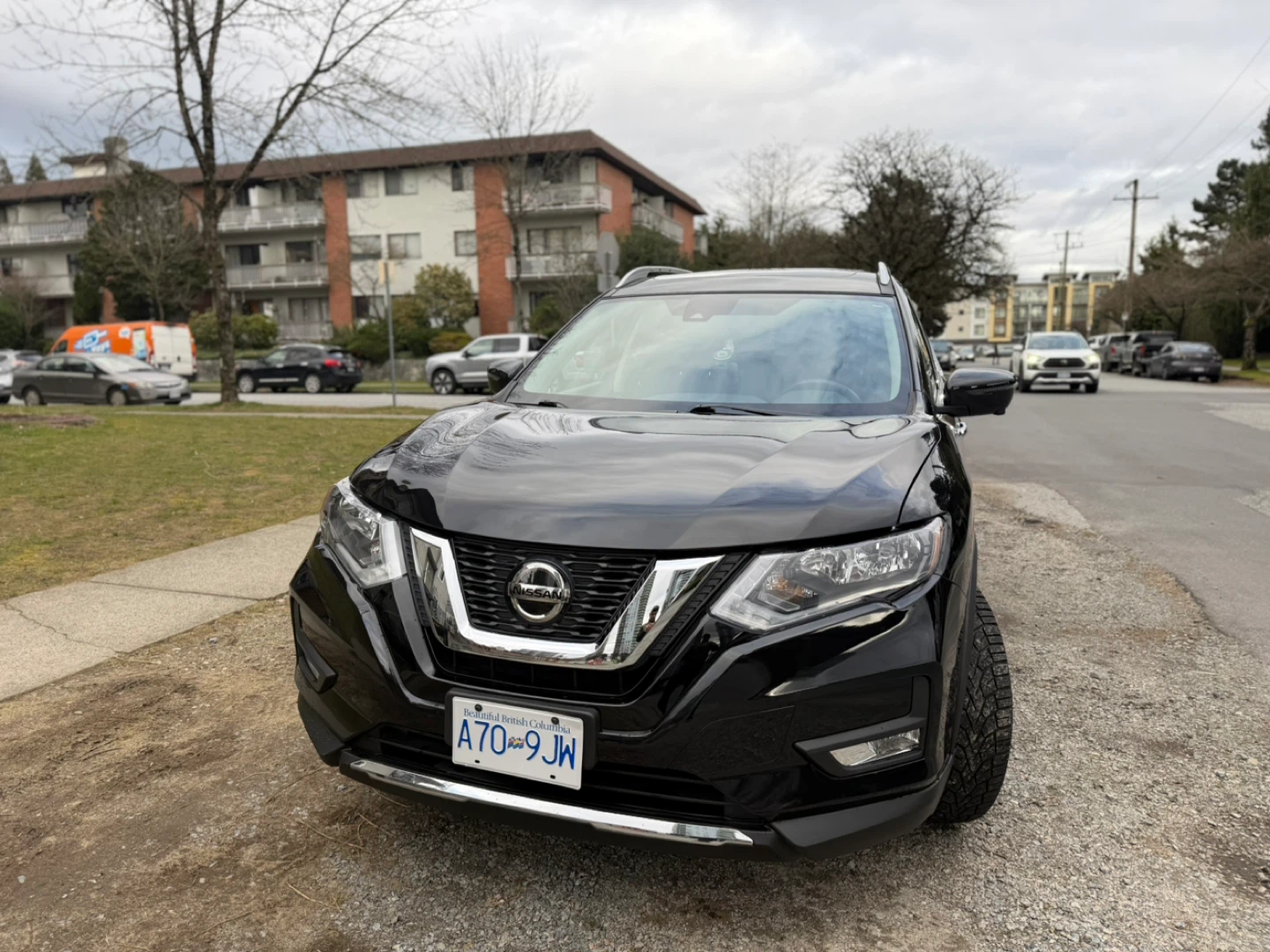 Black Nissan Rogue SV AWD 2020 - photo 2