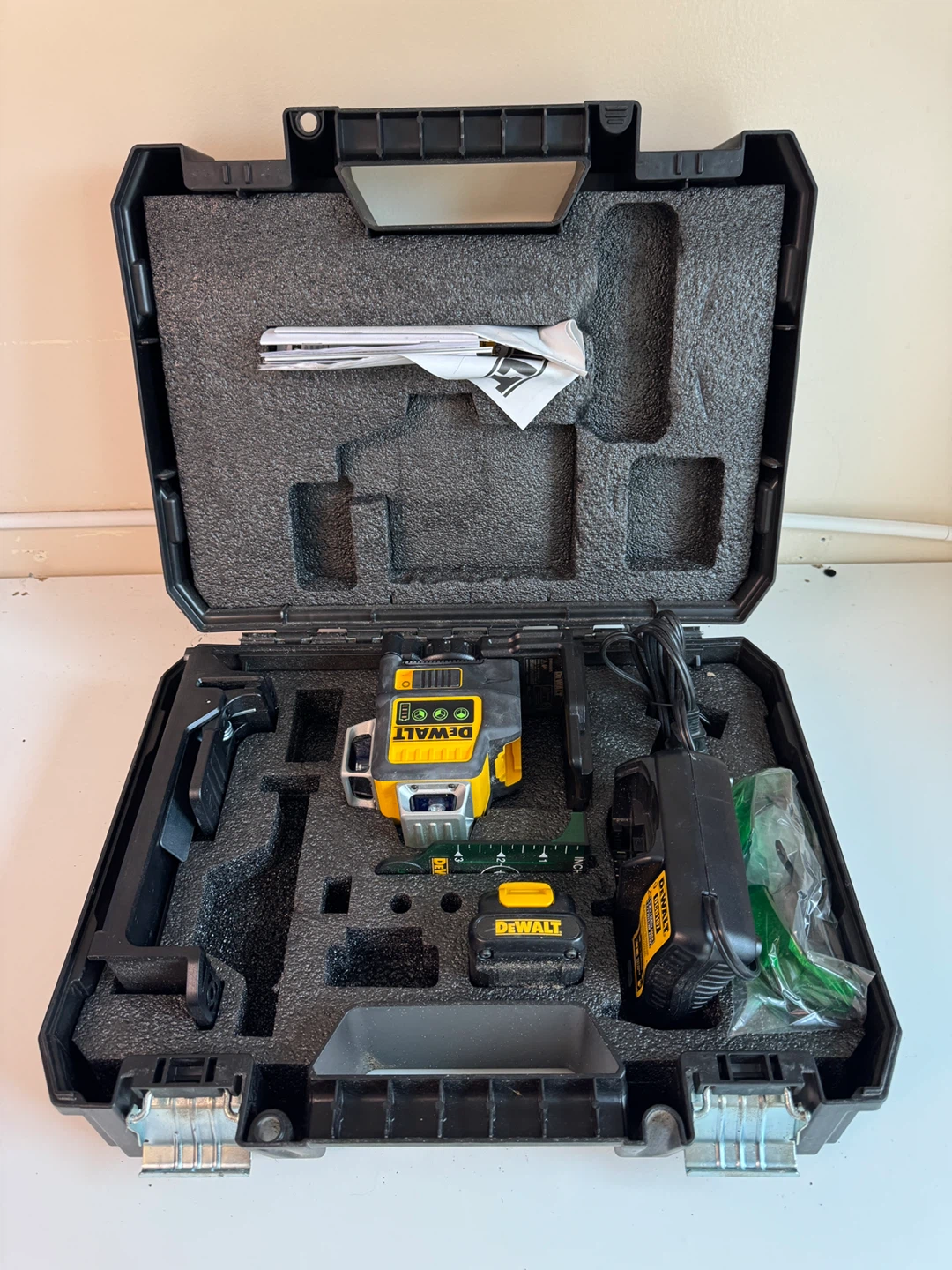 DeWalt DW089LG Laser Kit w/ Battery & Case - photo 2