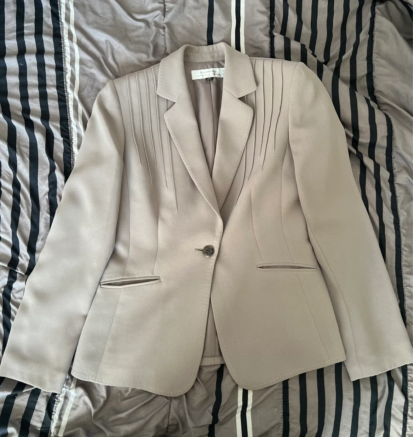 Women’s Light Beige Structured Blazer with Shoulder Pads