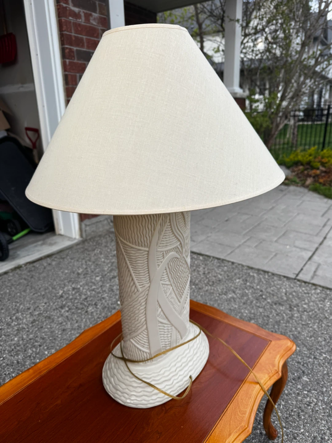 Set of 2 beige ceramic table lamps with textured design - photo 2