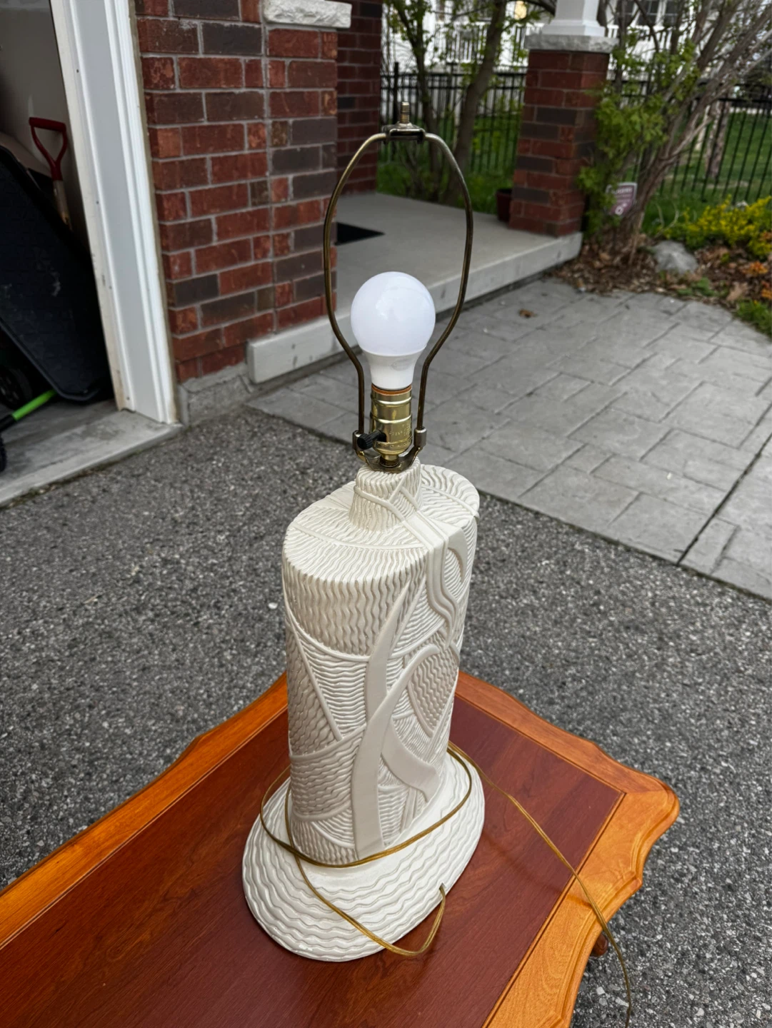 Set of 2 beige ceramic table lamps with textured design - photo 3