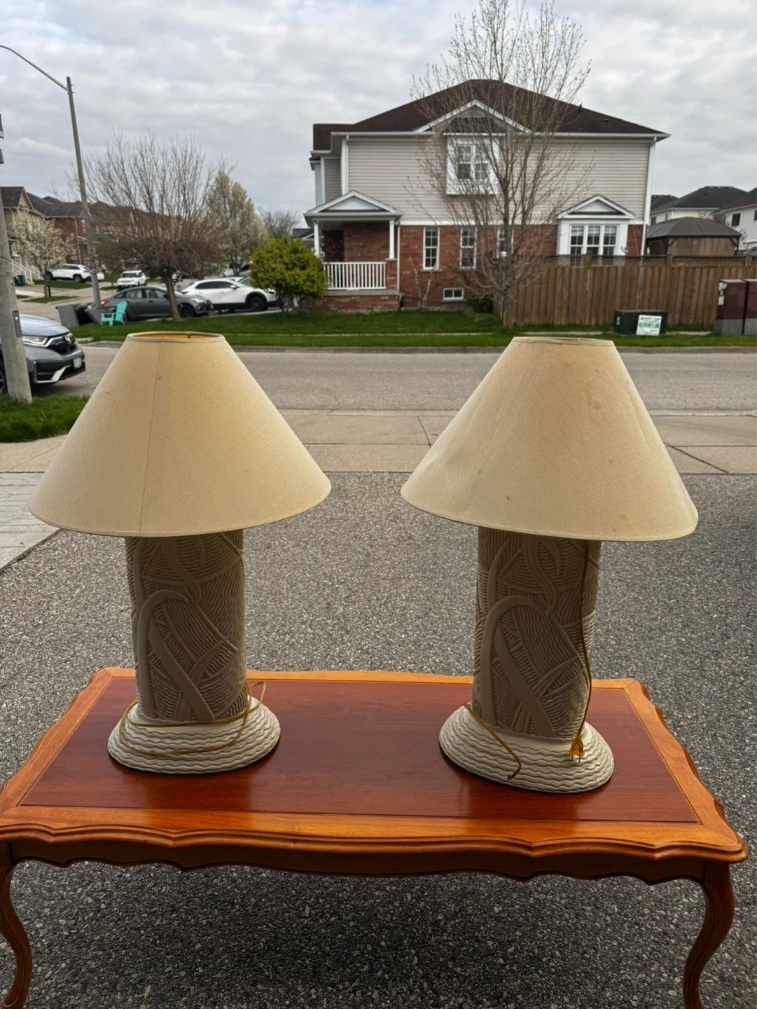 Set of 2 beige ceramic table lamps with textured design