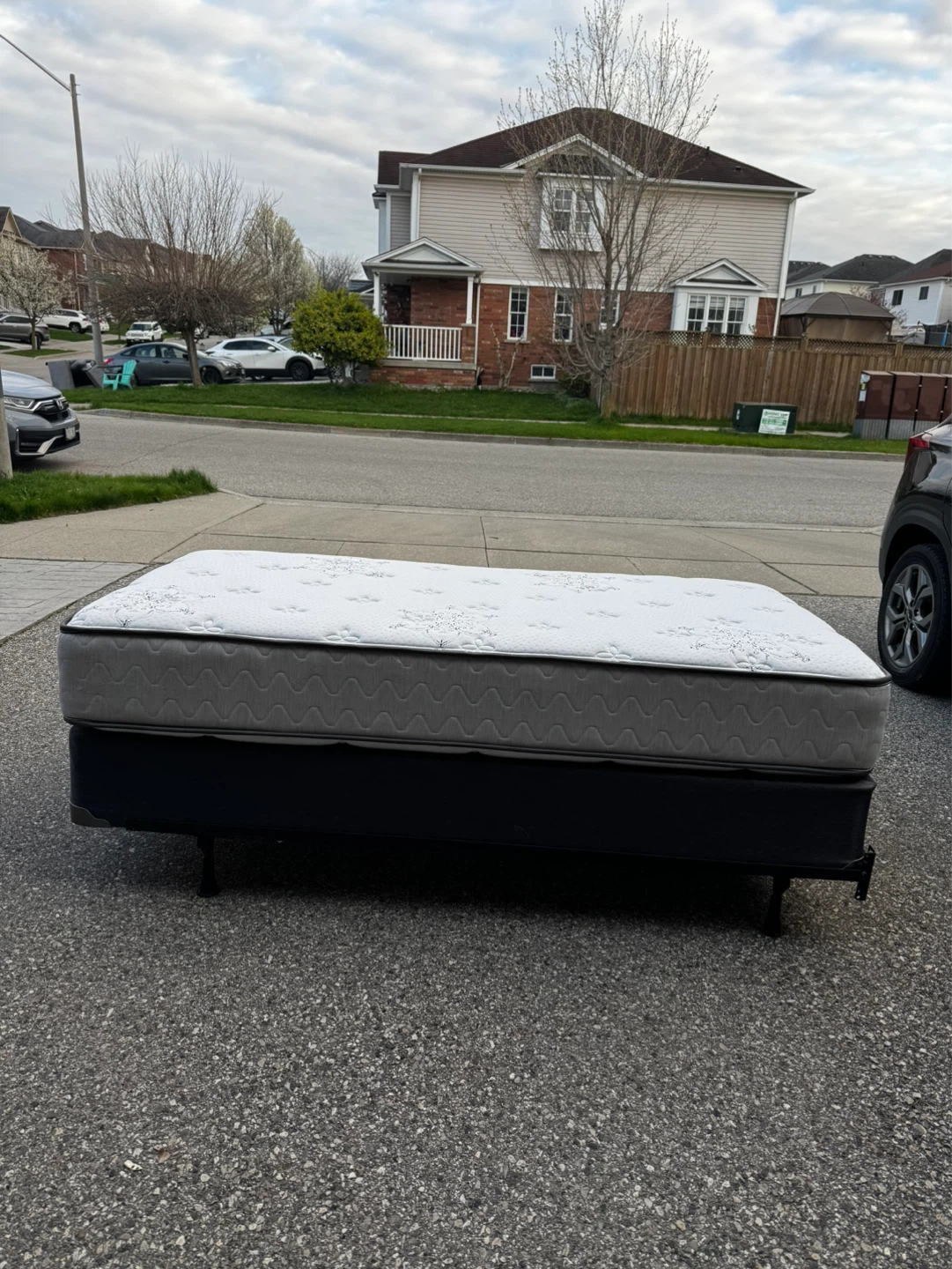 Single Mattress with Box Spring and Metal Frame - photo 3