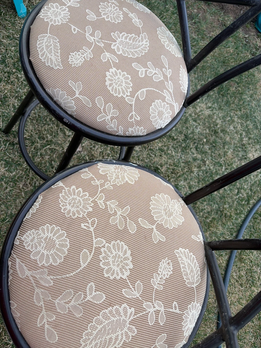 Set of 2 Bar Stools with Floral Cushions - photo 3