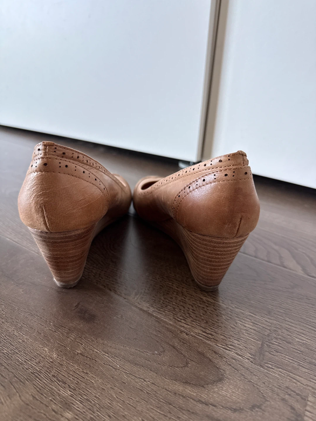 ALDO Tan Leather Wingtip Wedge Heels （size 38)(size 8) - photo 3