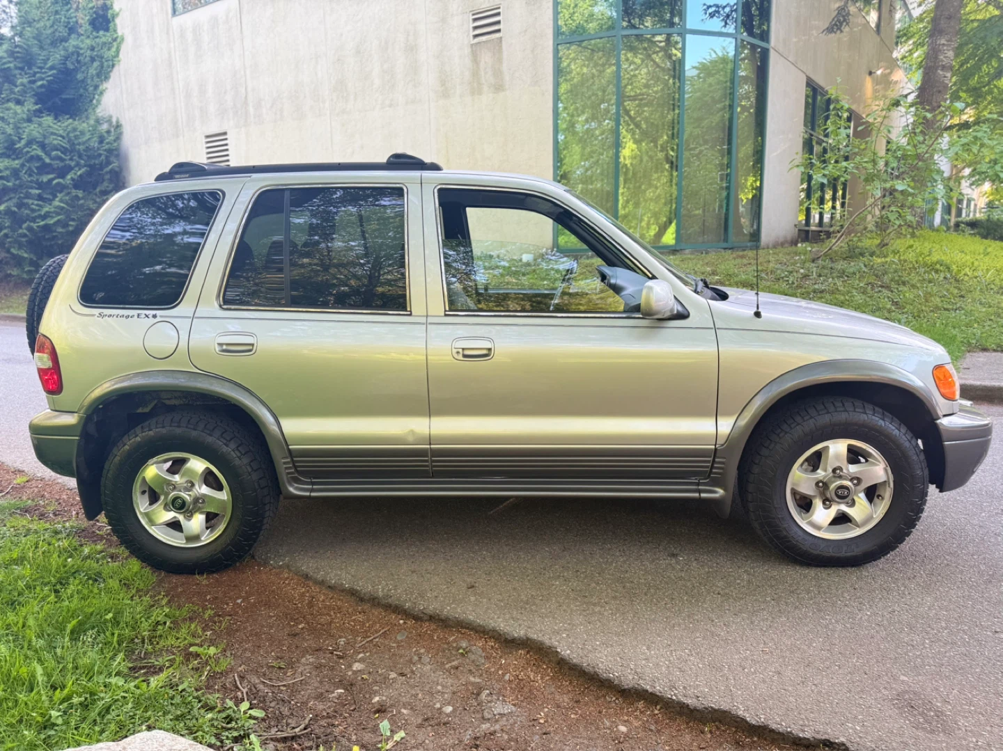 2002 Kia Sportage EX - photo 4