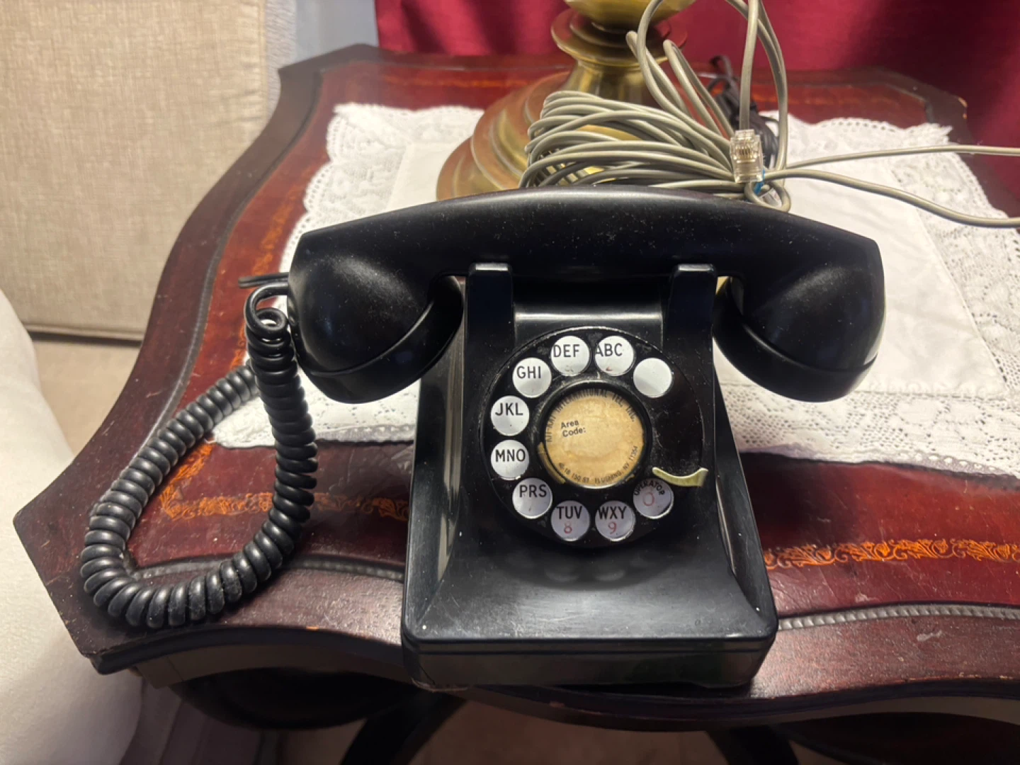 Teléfono antiguo en buen estad funciona