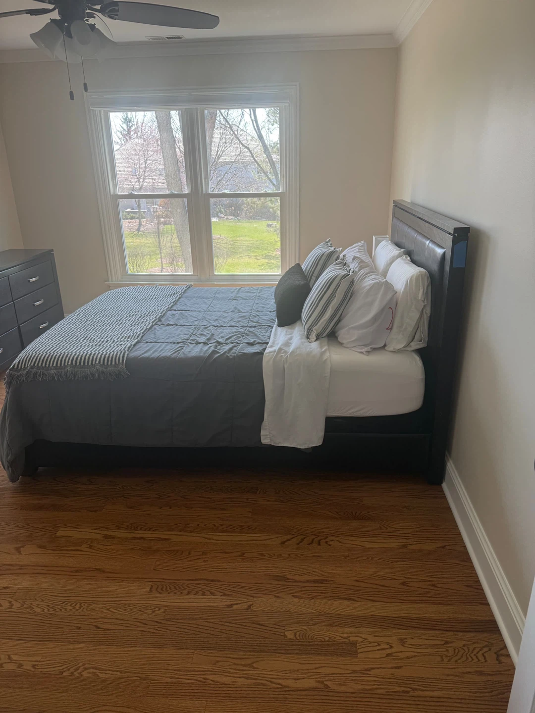 Black Faux Leather Tufted Headboard Bed Frame - photo 2