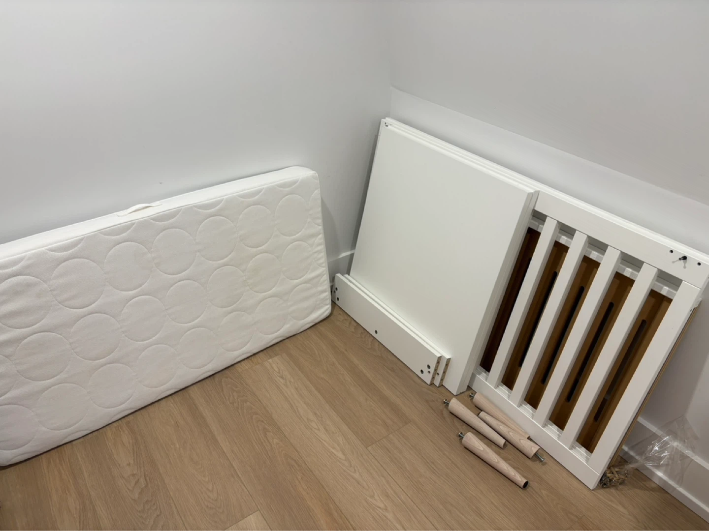White Crib with Mattress - photo 3