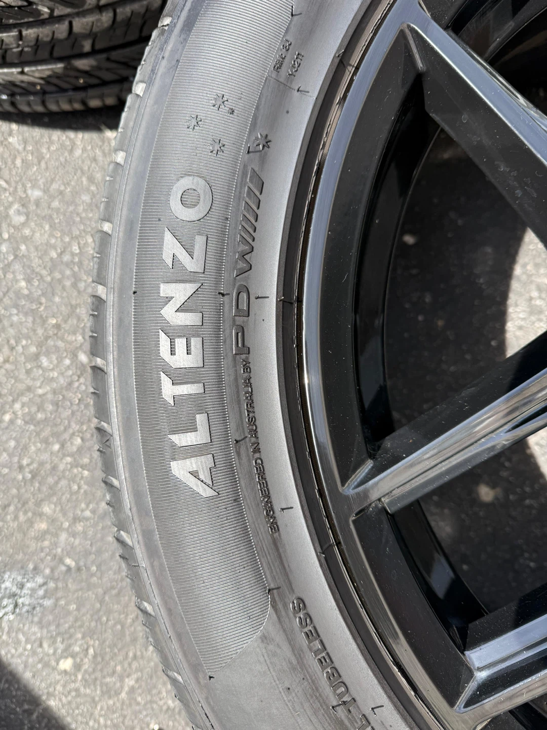 Set of 4 Altenzo PD-WII 255/50R19 Tires and Rims - photo 4