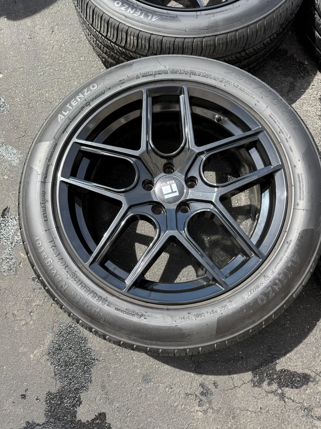 Set of 4 Altenzo PD-WII 255/50R19 Tires and Rims - photo 2