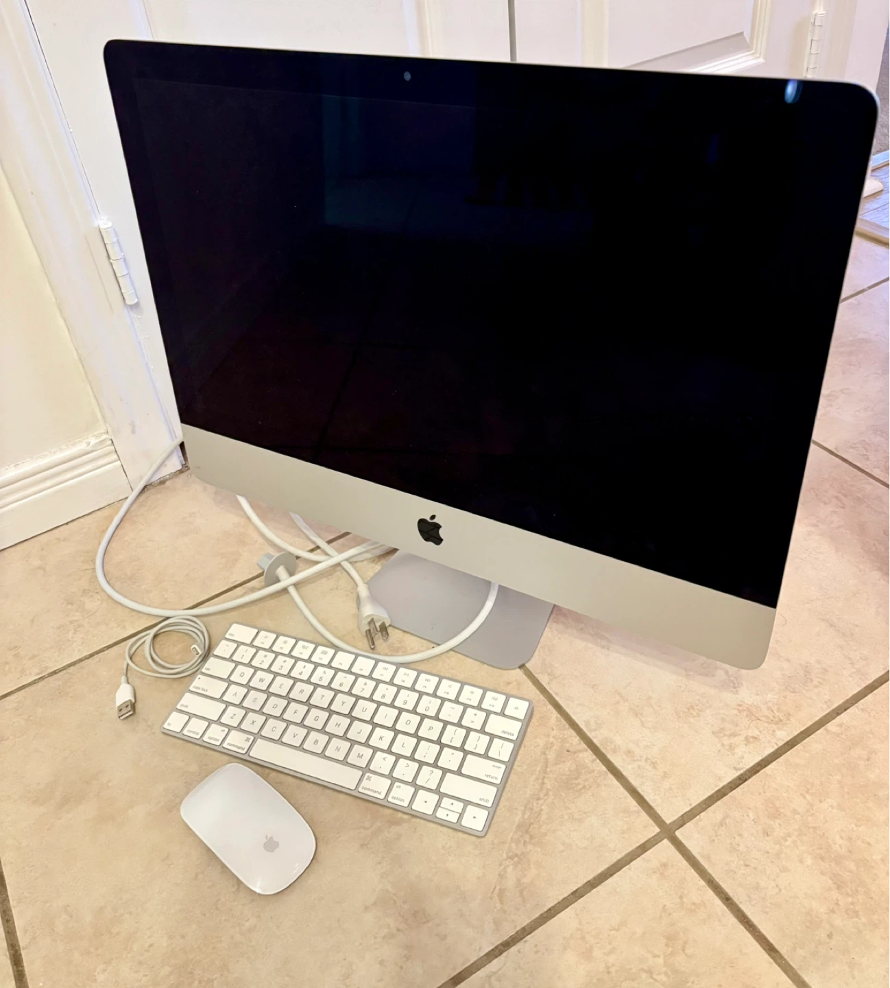 21.5” 2015 iMac + Magic Mouse & Apple Keyboard - photo 2