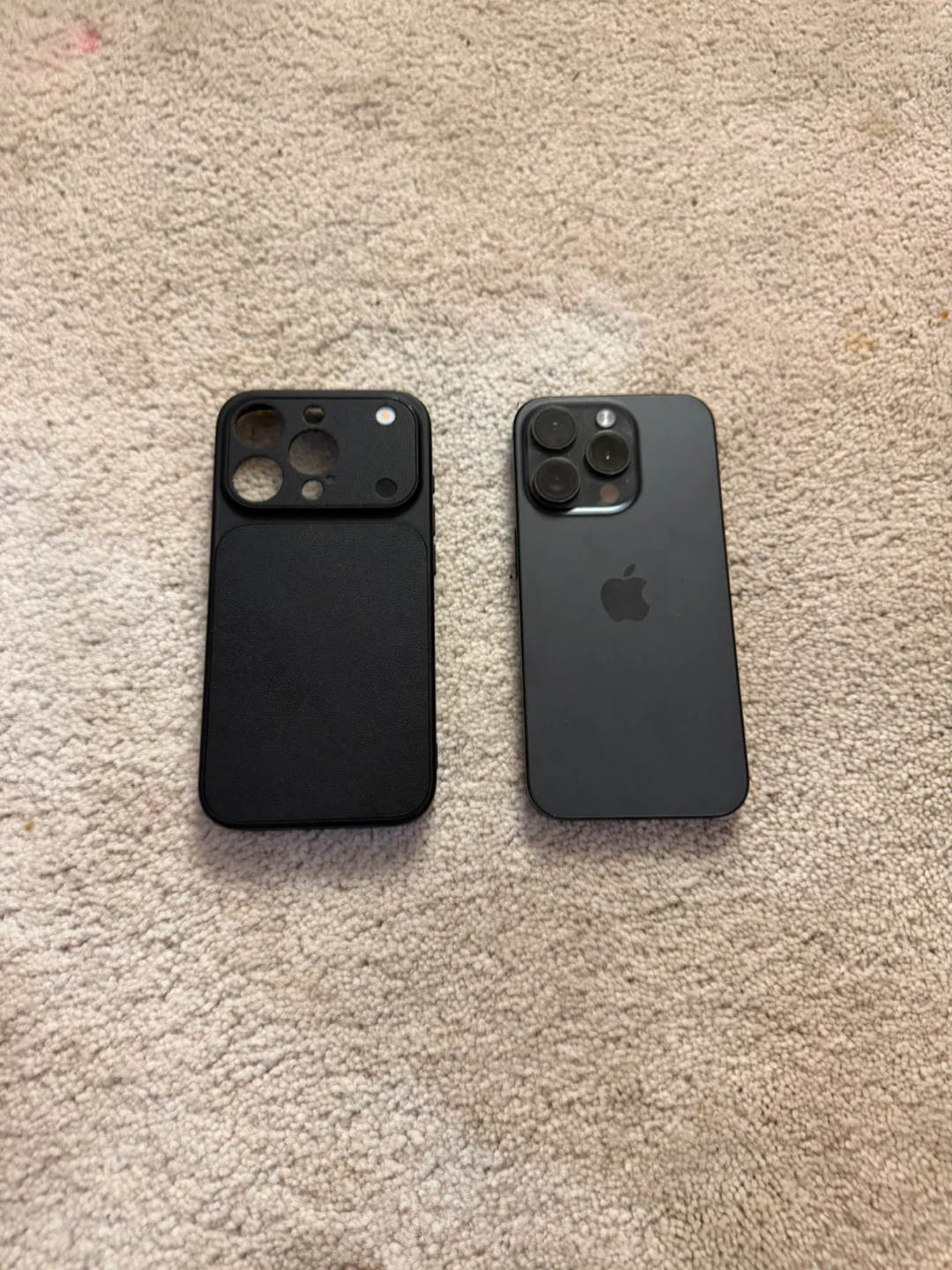 iPhone 15 Pro 128GB Black Titanium – Mint Condition + New Case