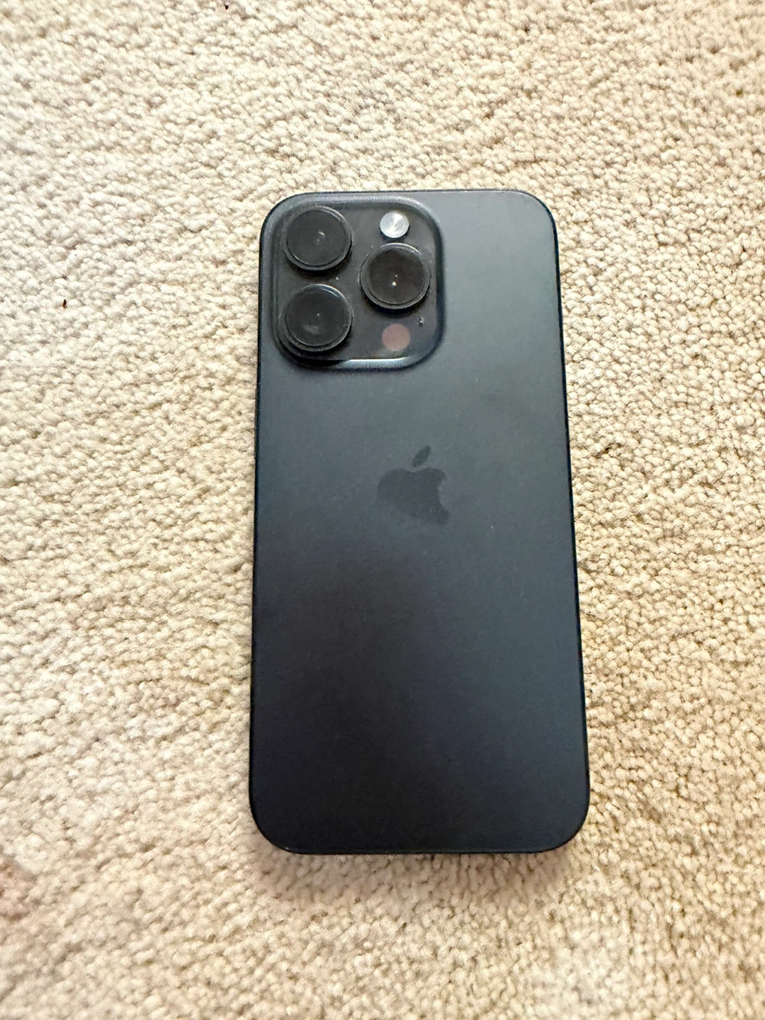 iPhone 15 Pro 128GB Black Titanium – Mint Condition + New Case - photo 2