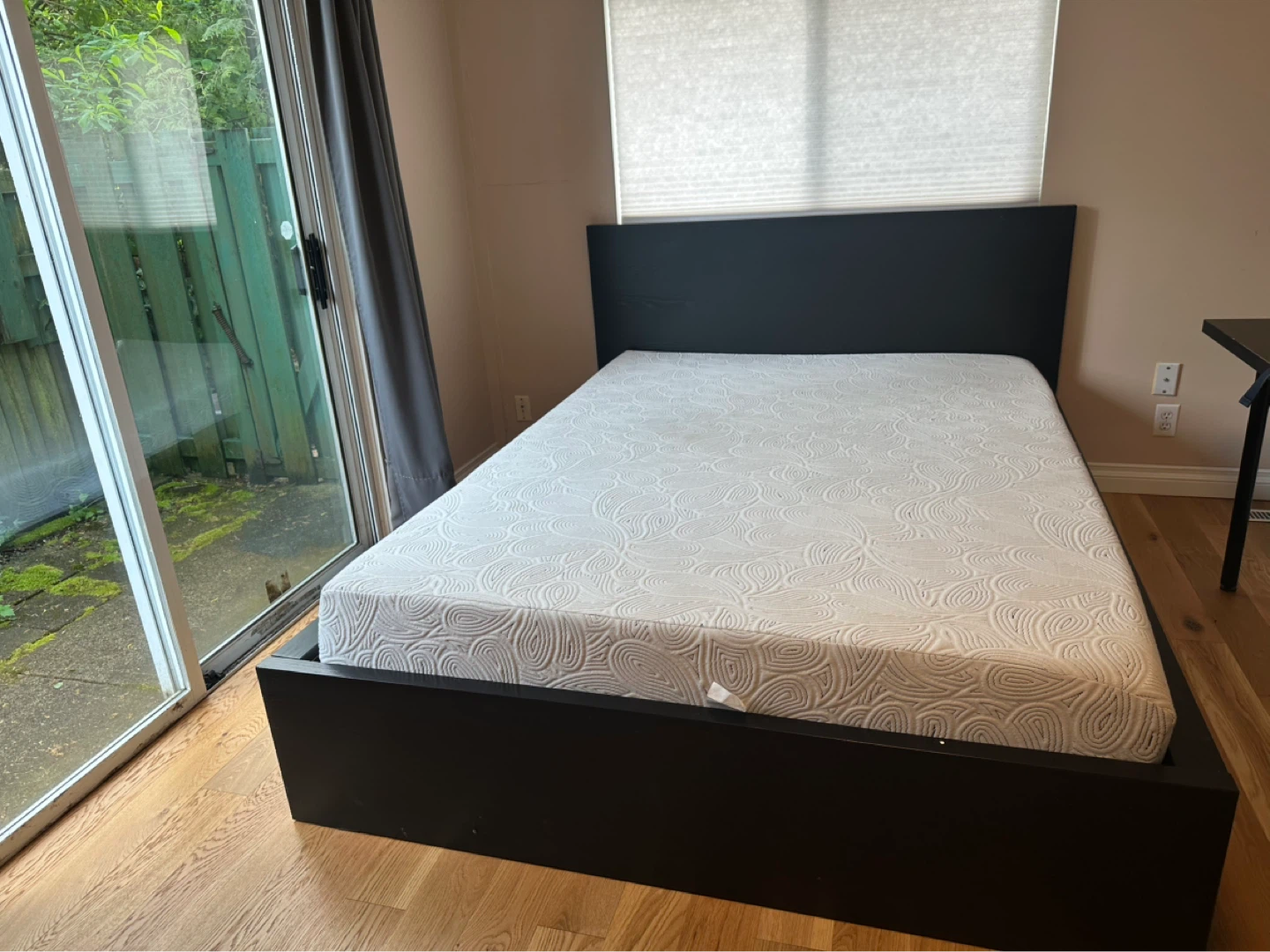 Ikea Queen bed frame * Free delivery - photo 2