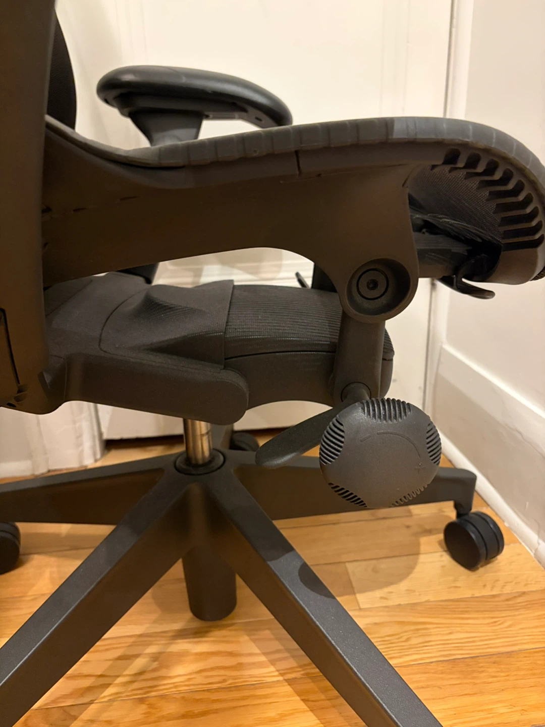 Herman Miller Mirra 2 Chair - photo 5