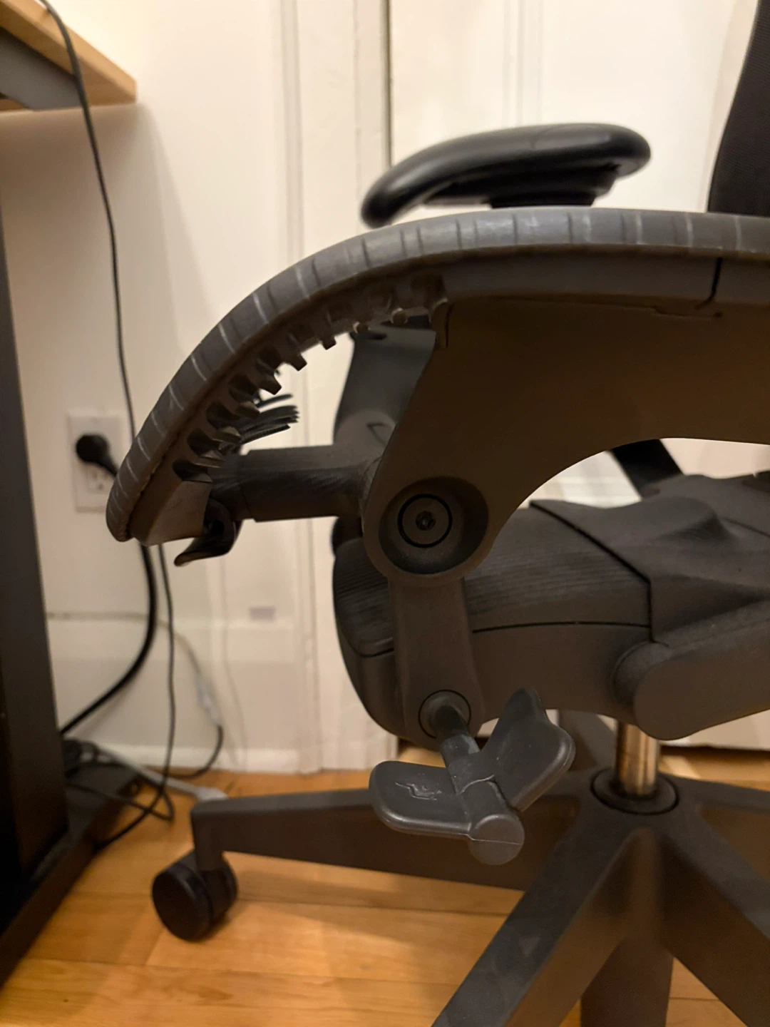 Herman Miller Mirra 2 Chair - photo 3