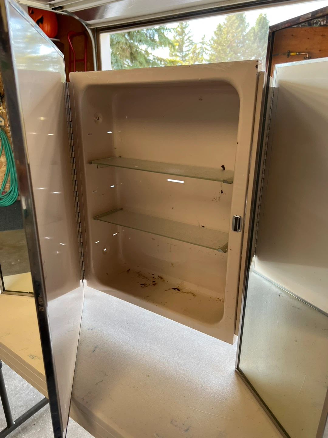 Antique 3 Mirror Medicine Cabinet - photo 2